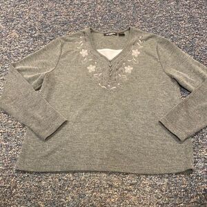Speculation Petites Gray embroidered top sz. L
